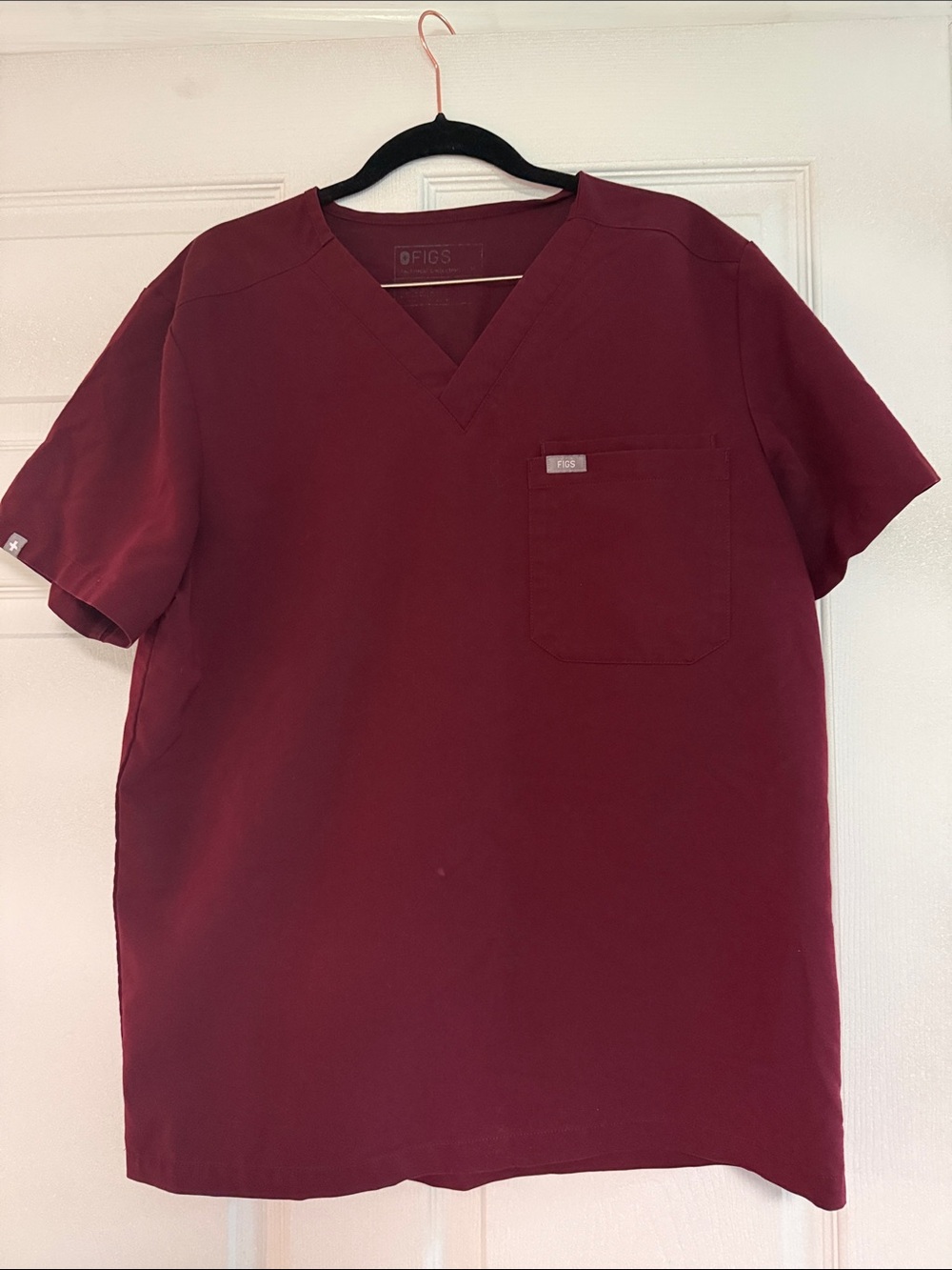 Figs Men's V-Neck Scrub Top - Wine